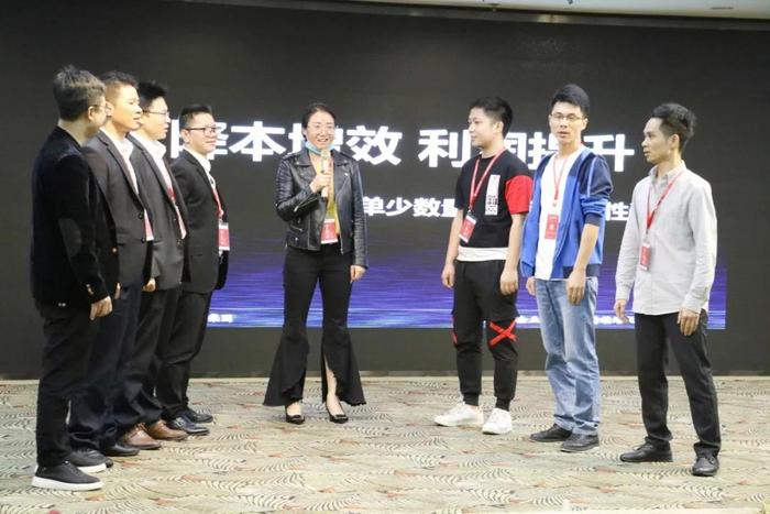 课堂小组讨论与展示 课堂小组讨论与展示