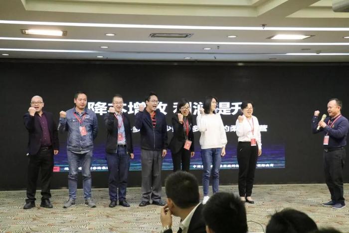 课堂小组讨论与展示 课堂小组讨论与展示
